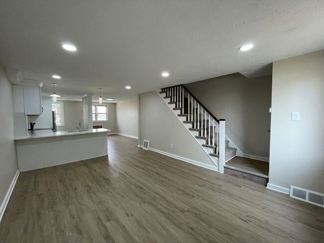 Photo - 3 Bedroom Renovated Townhouse