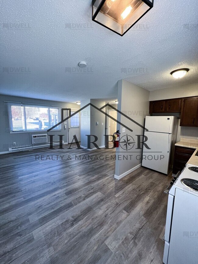 Photo - Renovated 1 Bedroom 1 Bath - SPECIAL: Lower rent for a 6 month Lease Unit 626