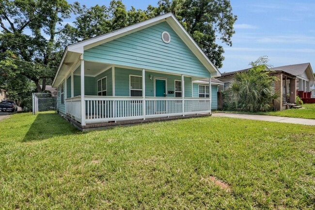 Photo - 1202 E Waldburg St