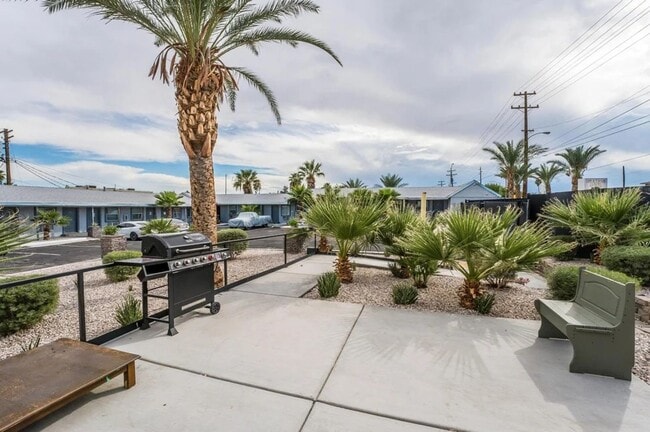 Photo - 1401 E Carson Ave