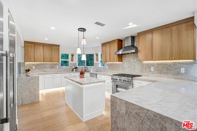 Photo - 4611 Louise Ave