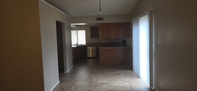 Photo - 3 Bed House near Peoria and 67 Ave