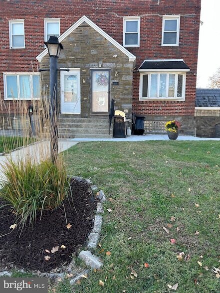 Photo - 800 Disston St