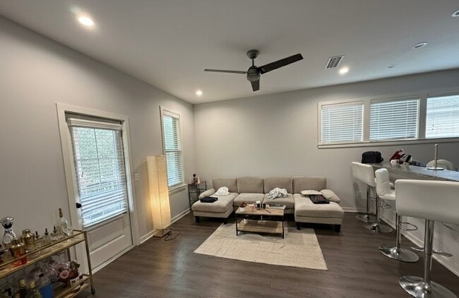 Photo - Student Living Near UF - 3 Bed / 3 Bath Home with Balcony * $200 GIFT CARD INCENTIVES!* PER TENANT