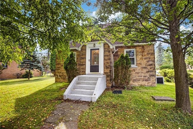 Photo - 302 Lindsay Rd