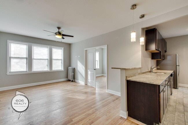 Photo - 842 E 53rd St Unidad 3N