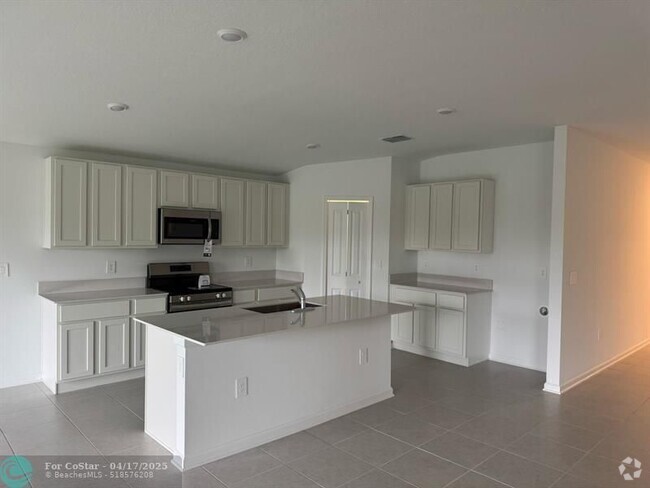 Building Photo - 2073 Lasso Loop Rental