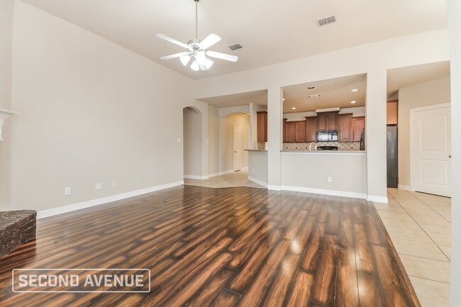 Photo - 1820 Rosson Rd