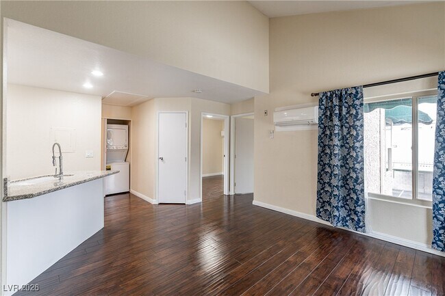450 Elm Dr Unit 206