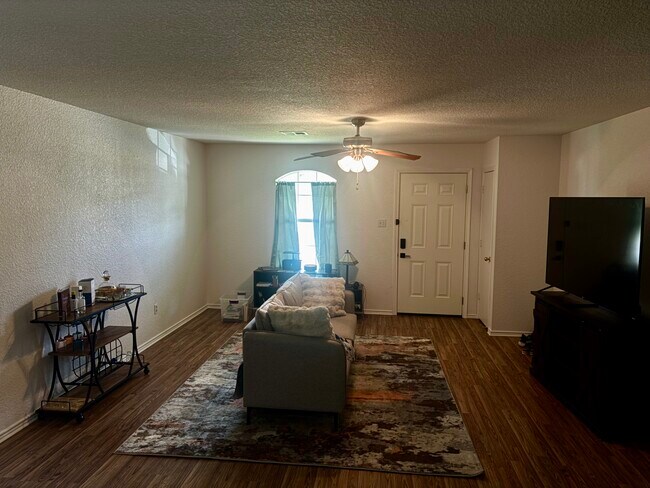 Photo - 2704 Lucille Dr Unit 2704 Lucille Dr B