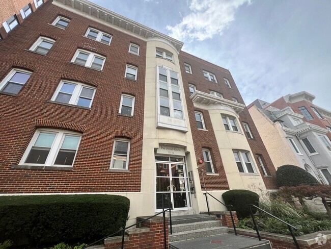 Building Photo - Charming Studio Unit Condo in Dupont Circle!