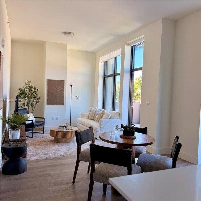 Photo - 3801 N Dixie Hwy Unit 115