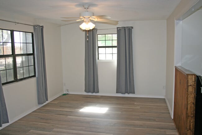 Photo - 115 Mamalou Ln