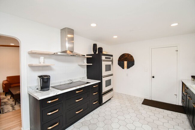 Photo - Stylish Furnished Duplex with Modern Finis...