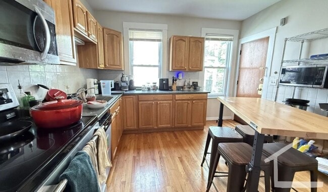 Building Photo - 9/1 No Fee! Charming 3BR near Brighton Ctr, Oak Sq, parking inc!