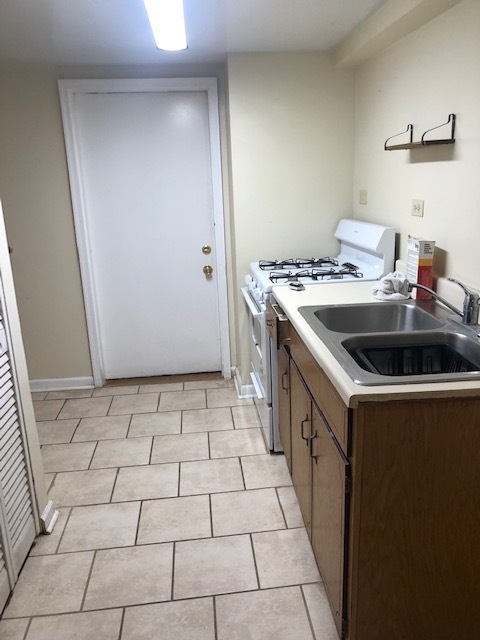 Kitchen - 5207 N Latrobe Ave Apartments Unit 1