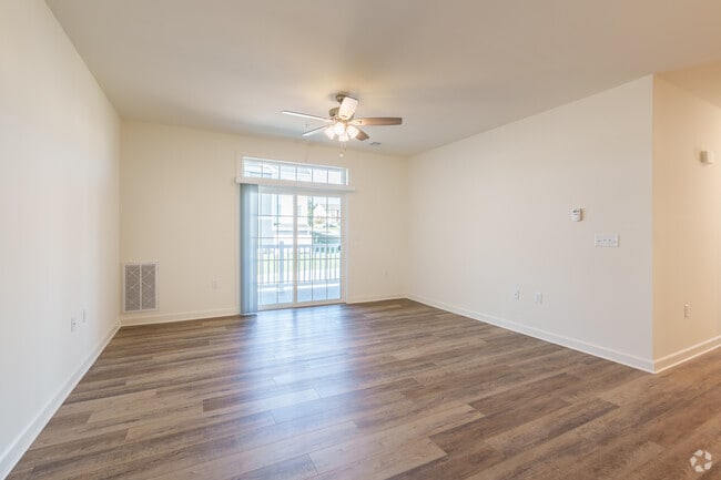 3BR, 2BA - 1372SF - Rowen Place Apartments