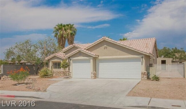 Photo - STUNNING 3 Bedroom Home with a 3 CAR GARAGE & RV PARKING!