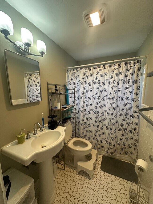 Photo - 717 Edgewood St Unit 715