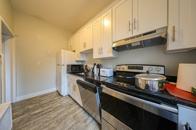 Photo - 1712 Beacon St Unit 2