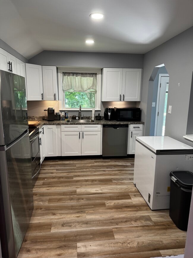 Photo - 96 N Greenfield Rd