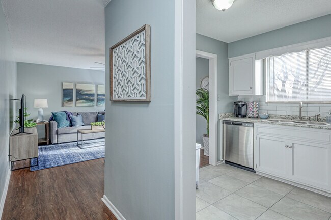 Photo - 5601 W 58th St