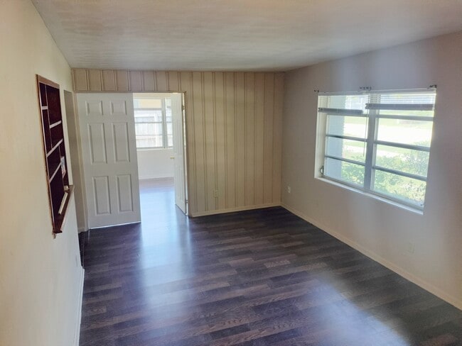 Photo - 600 N Center St Unit 1