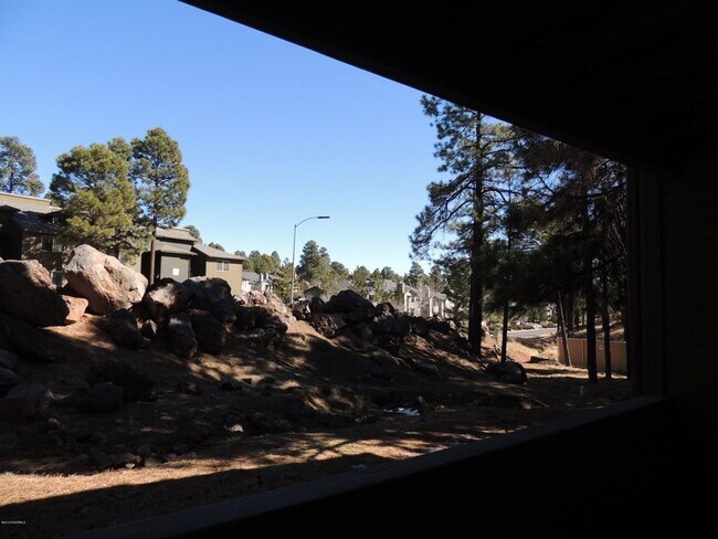 Photo - 2bd/2ba West-Flagstaff Condo! - Near NAU/CCC. On NAU Bus Route! Students & Pets OK!!! Avail July... Unidad 12-195