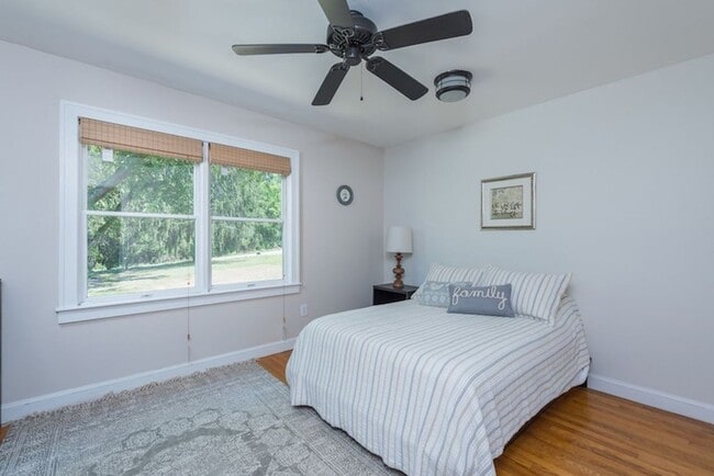 Photo - Weaverville Farmhouse Rental!