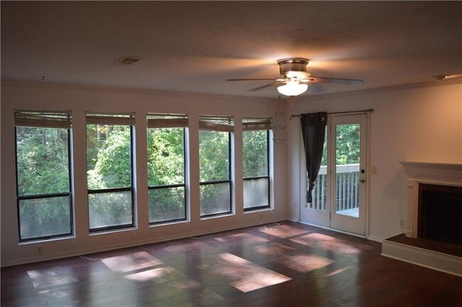 Photo - 527 Warm Springs Cir