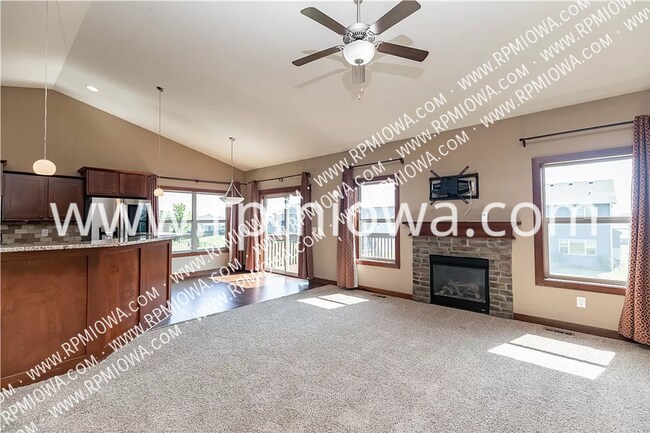 Photo - 1127 90th St