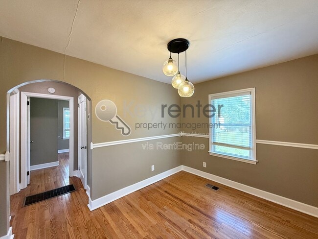 Photo - 308 Druid Ln