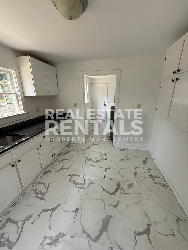 Photo - 1224 Robinson Ave