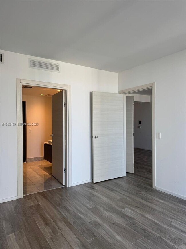 Building Photo - 801 S Miami Ave Unit 2610