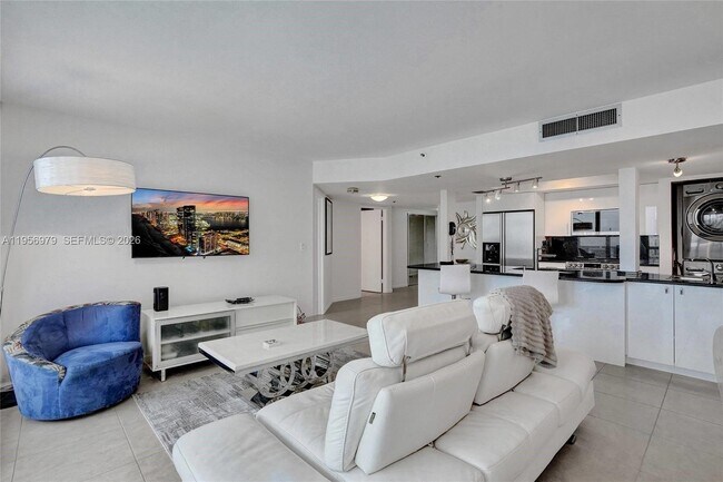 Photo - 1717 N Bayshore Dr Unidad 2440