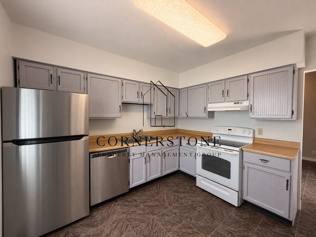 Building Photo - 2540 S Edgewood Dr Unit = 1