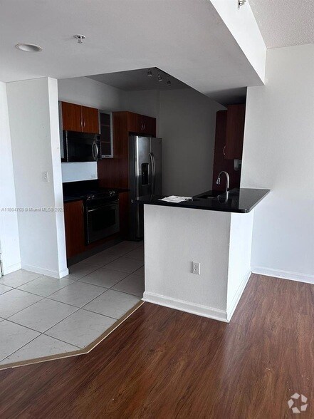 Building Photo - 18800 NE 29th Ave Unit 808 Rental