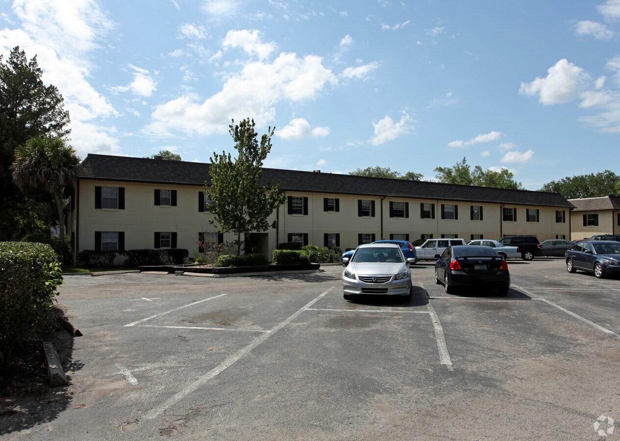 Parking Area - Victoria Villas Apartments
