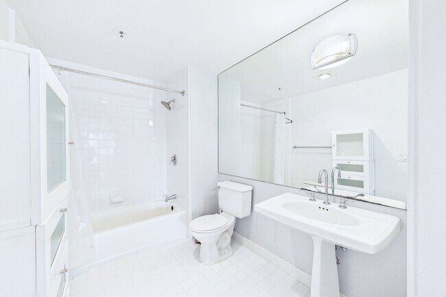 Photo - 2BR/2BA Corner Condo w/ Parking | Post International – Lower Pacific Heights