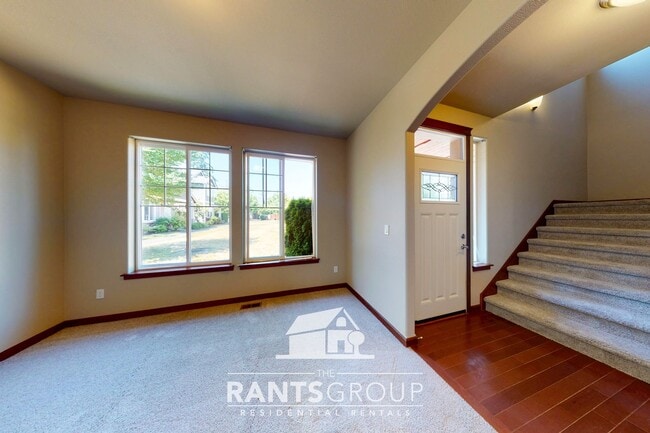 Photo - Fantastic Puyallup Neighborhood! Easy Comm...