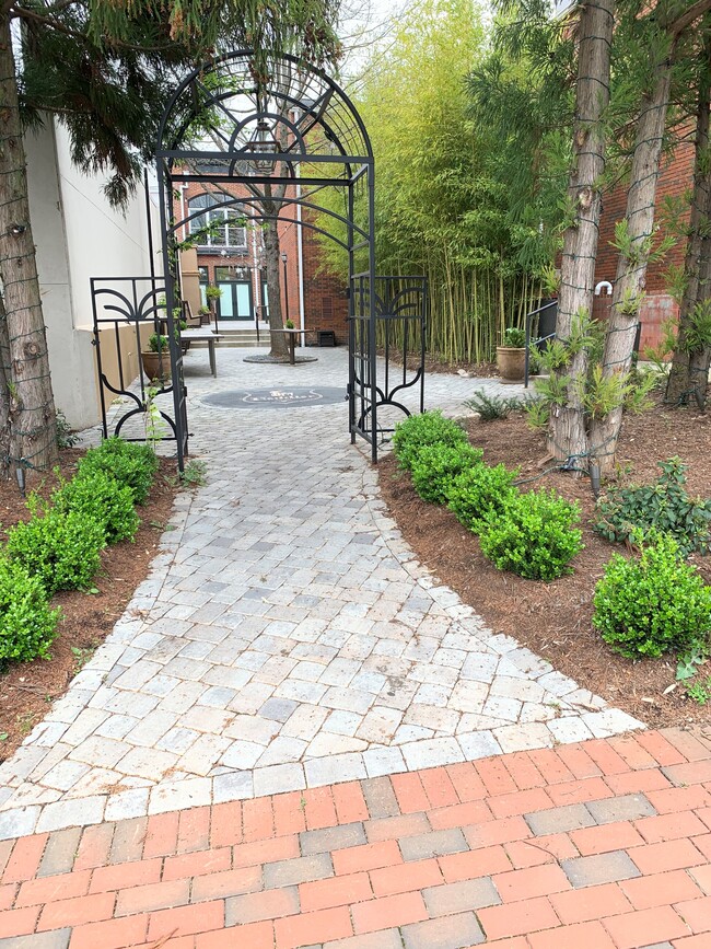 Building Photo - 151 W Main St Unit A