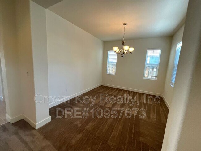 Photo - 546 W Campania Way