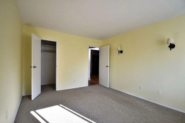 Photo - 900 Midland Ave