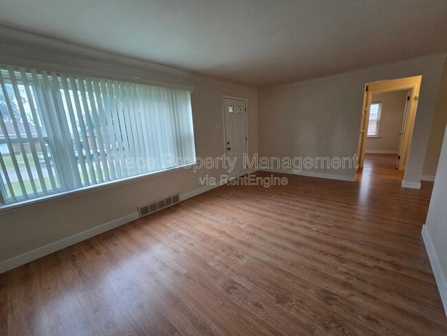 Photo - 204 Hawkesbury Dr