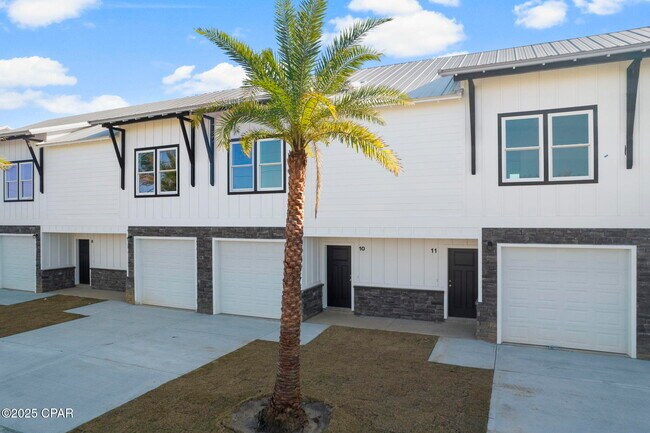 7079 Patronis Dr