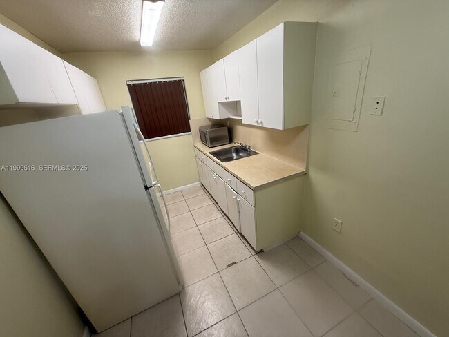 Photo - 1225 W 30th St Unidad 26