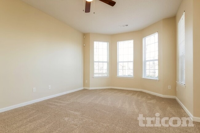 Photo - 128 Hawkeye Ln NW