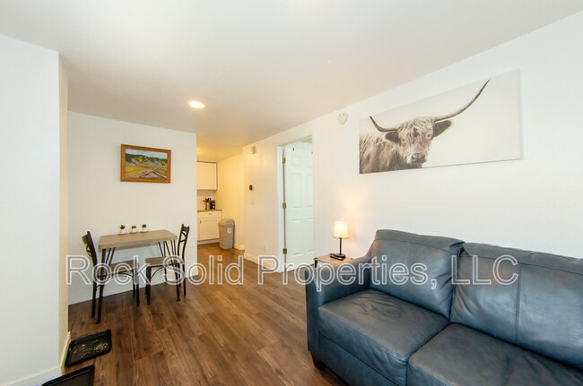 Photo - 516 E 6th St