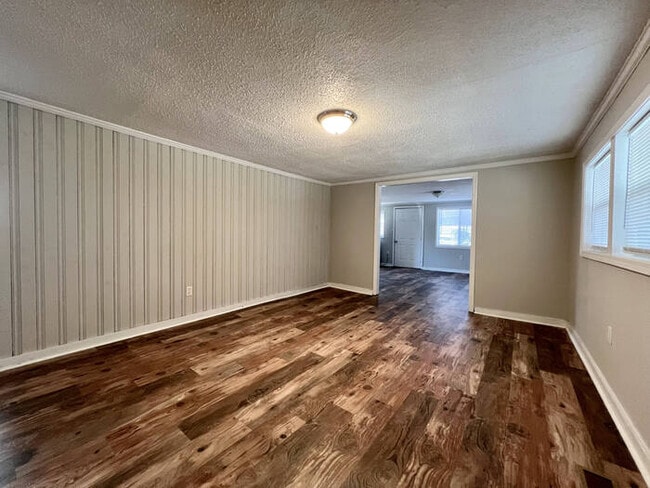 Photo - 723 Wren Rd