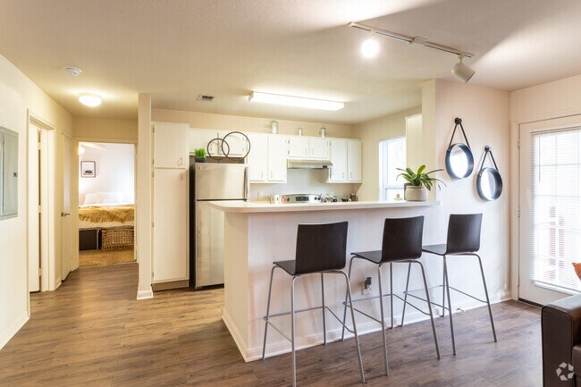 4BR, 2BA - 1,107 SF
